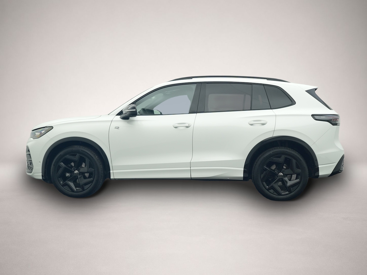 Fotografie 2 des Volkswagen Tiguan 1.5 eTSI DSG R-Line BLACK STYLE 5-J-GAR A
