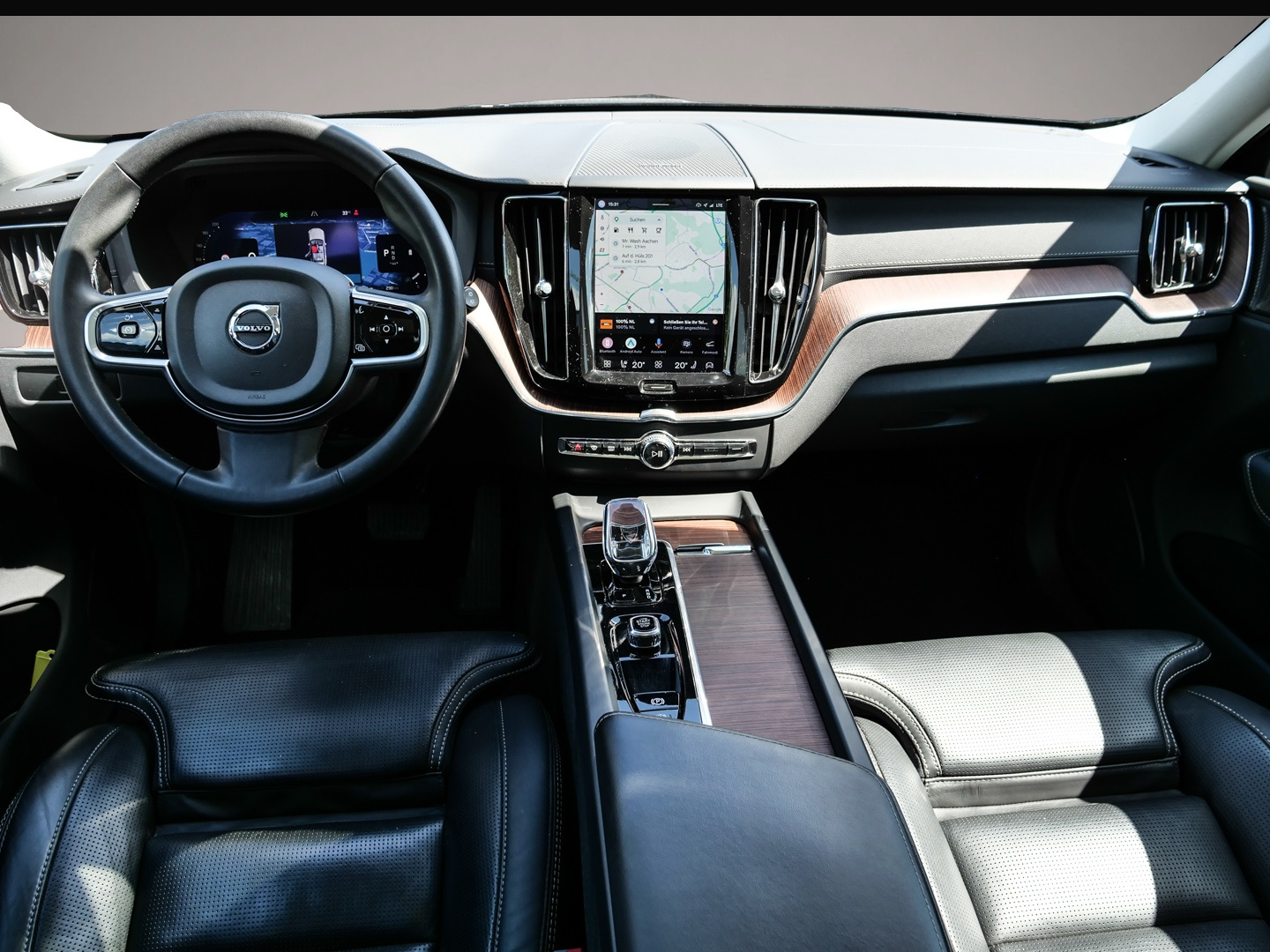 Bild 7 Volvo XC60 Ultimate Dark AWD HUD StandHZG AHK Digitale