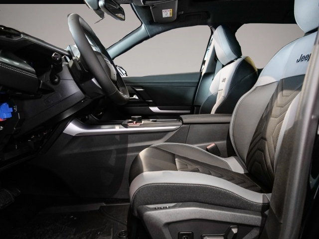 Bild 4 Jeep Compass E-Hybrid First Edition Premium & Sicherh
