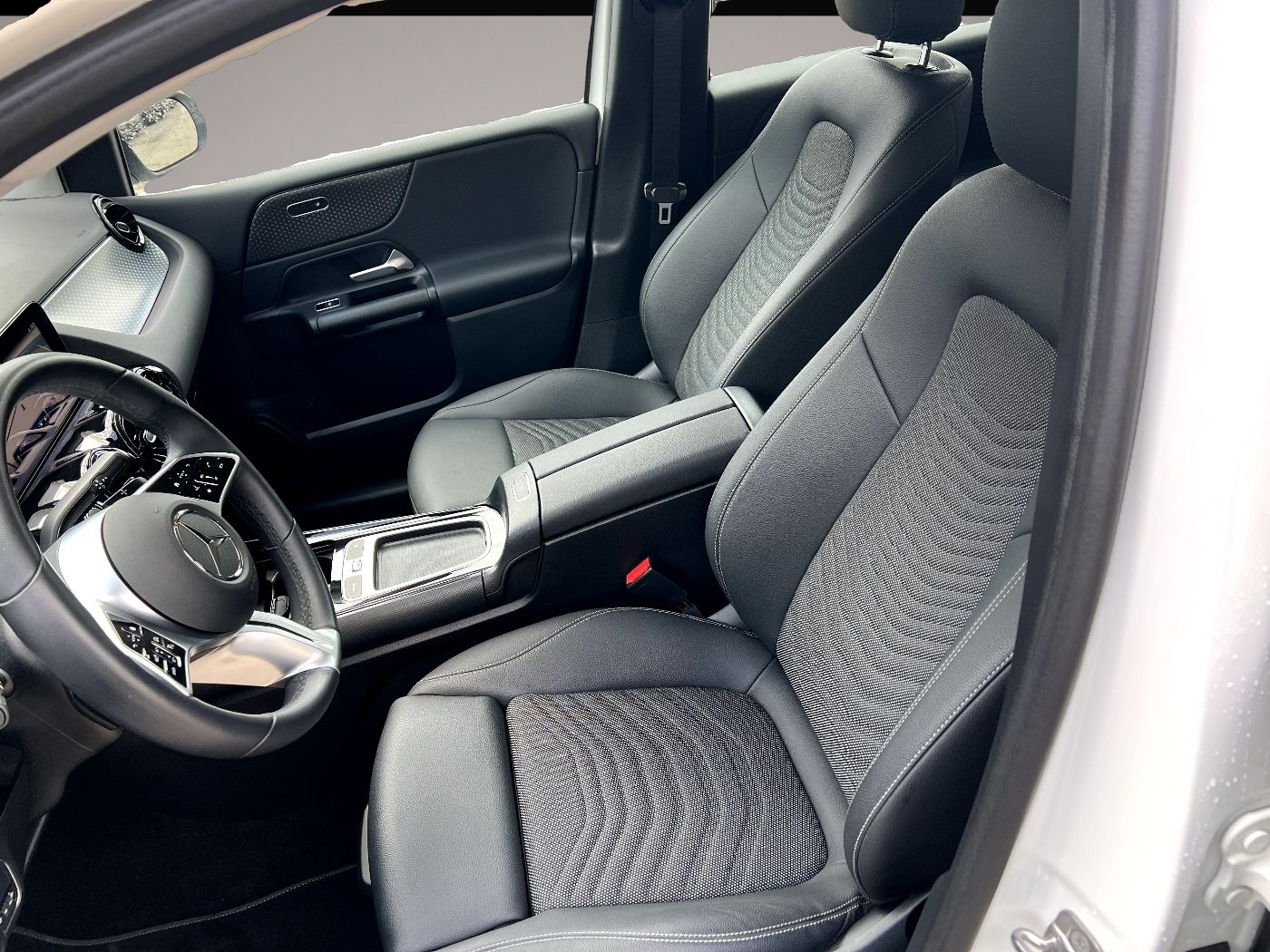 Bild 7 Mercedes-Benz B 180 DCT *Navi Leder Sitzh. Rückfahrkamera DAB*