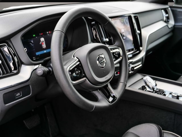 Bild 3 Volvo XC60 Plus Dark AWD B5 Benzin EU6d Allrad Leder d