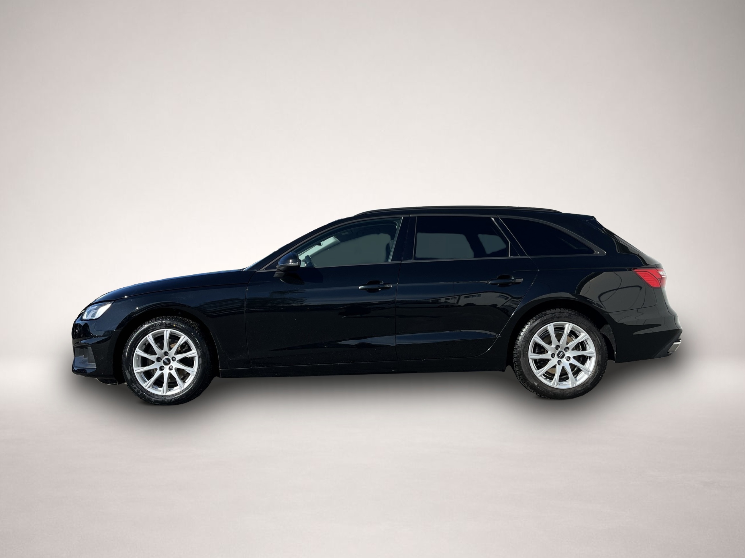 Fotografie Audi A4 Avant 35 2.0 TFSI S tronic 144¤ m.20% Anz. Na