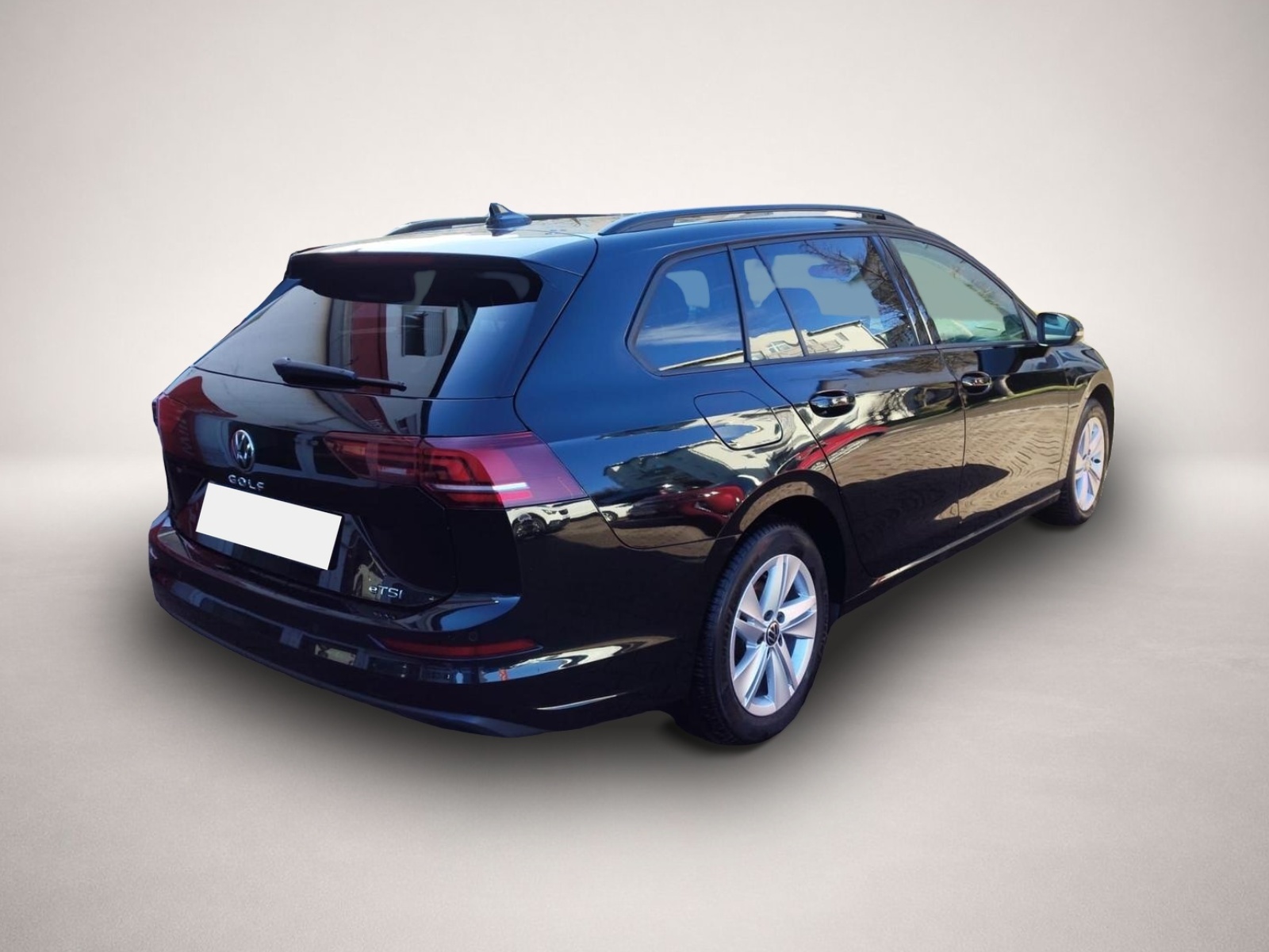 Bild 3 Volkswagen Golf 1.5 eTSI Variant Life SHZ ACC PDC