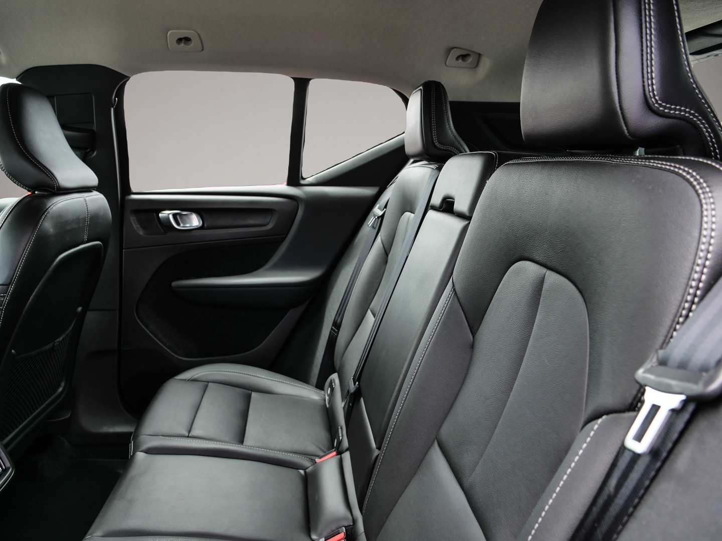 Fotografie 6 des Volvo XC40 Momentum AWD D4 EU6d-T AHK Navi Leder Digit