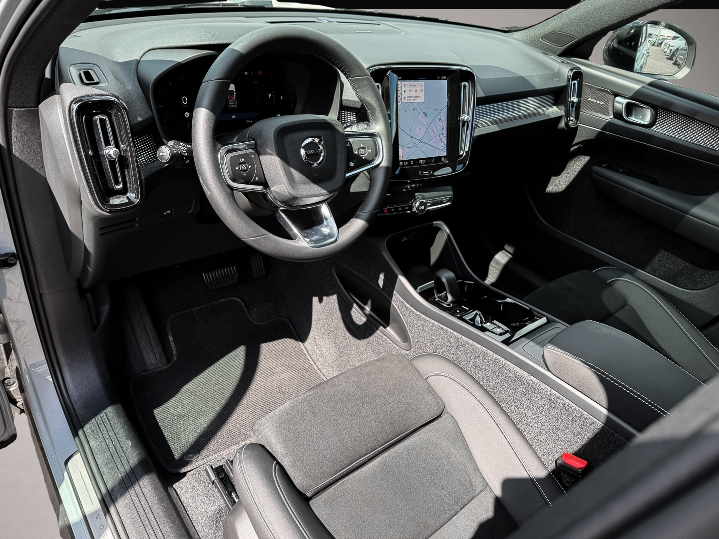 Bild 4 Volvo XC40 Plus Dark 2WD El. Panodach Digitales Cockpi