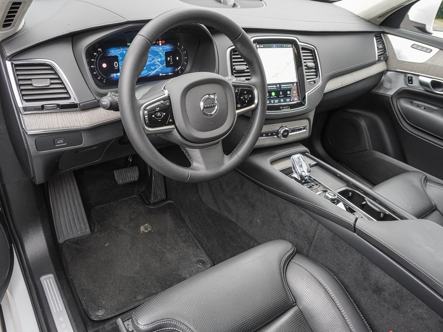 Fotografie 4 des Volvo XC90 Ultimate Bright AWD 7-Sitzer HUD AD StandHZ