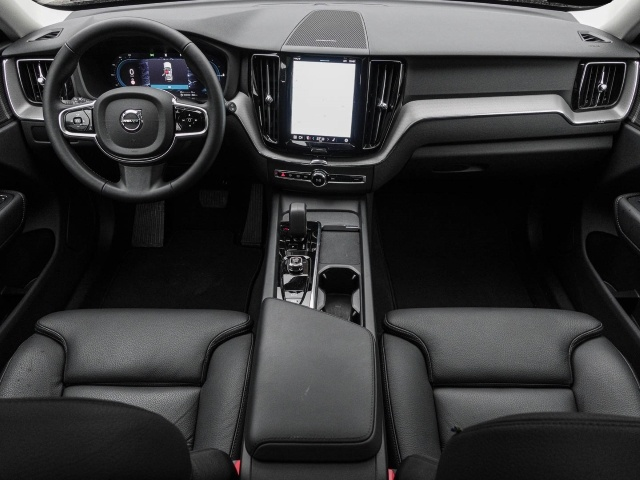 Fotografie des Volvo XC60 Plus Dark Recharge Plug-In Hybrid AWD T6 Tw