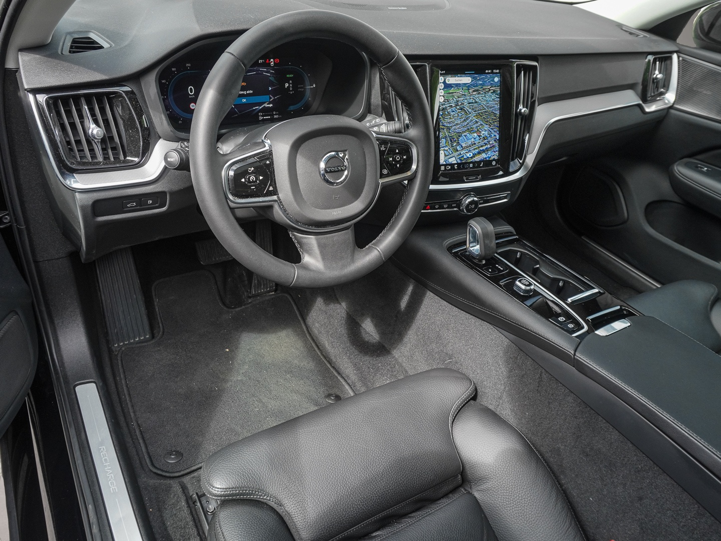 Bild 4 Volvo V60 Kombi Plus Dark Recharge Plug-In Hybrid AWD