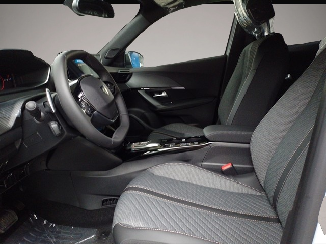 Bild 7 Peugeot 2008 Hybrid 145 GT El. Panodach Navi ACC Klimaau