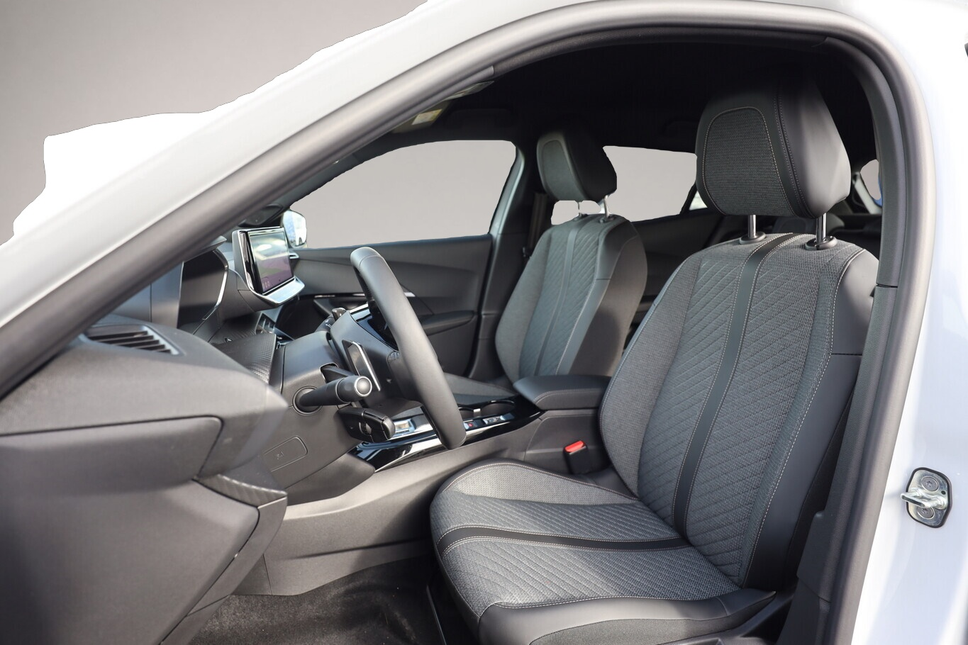 Bild 5 Peugeot 2008 Hybrid Allure Nav Keyl SHZ 2xPDC CarP DigC