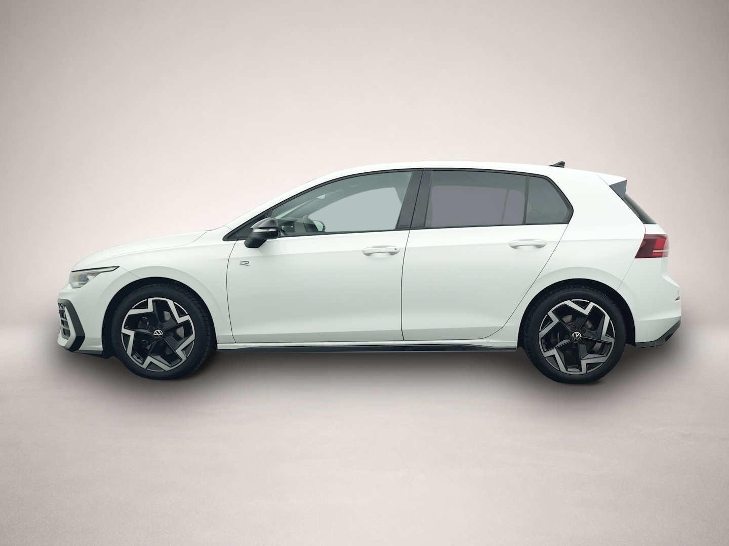 Fotografie 2 des Volkswagen Golf 8 1.5 eTSI DSG R-Line BLACK STYLE AHK LED+