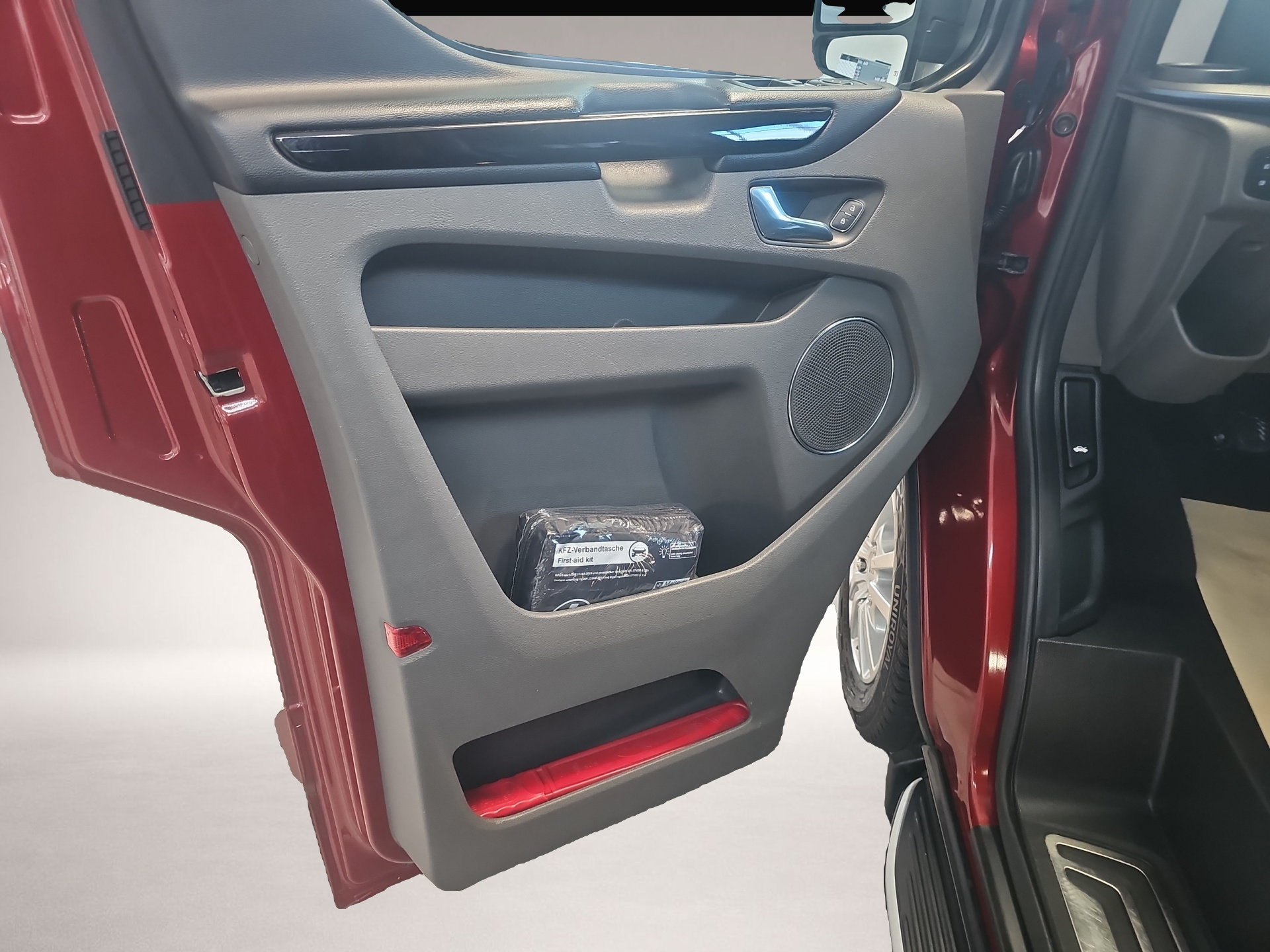 Bild 7 Ford Tourneo Custom Active L1 8-fach bereift Bluetoot