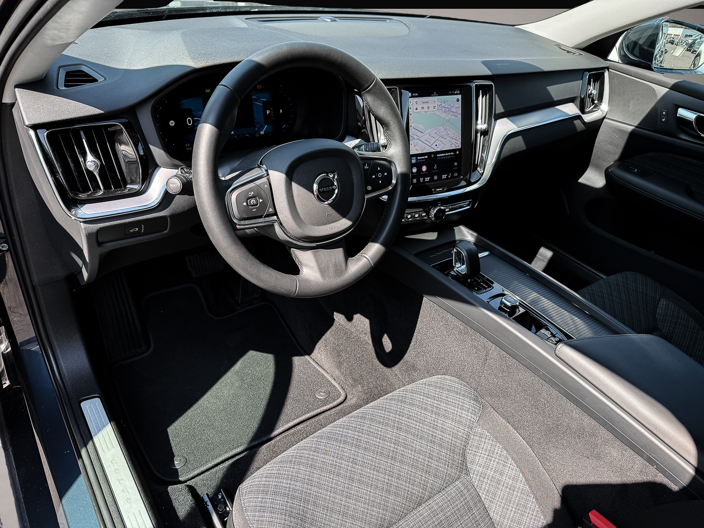 Bild 4 Volvo V60 Kombi Core B3 Benzin EU6d Digitales Cockpit