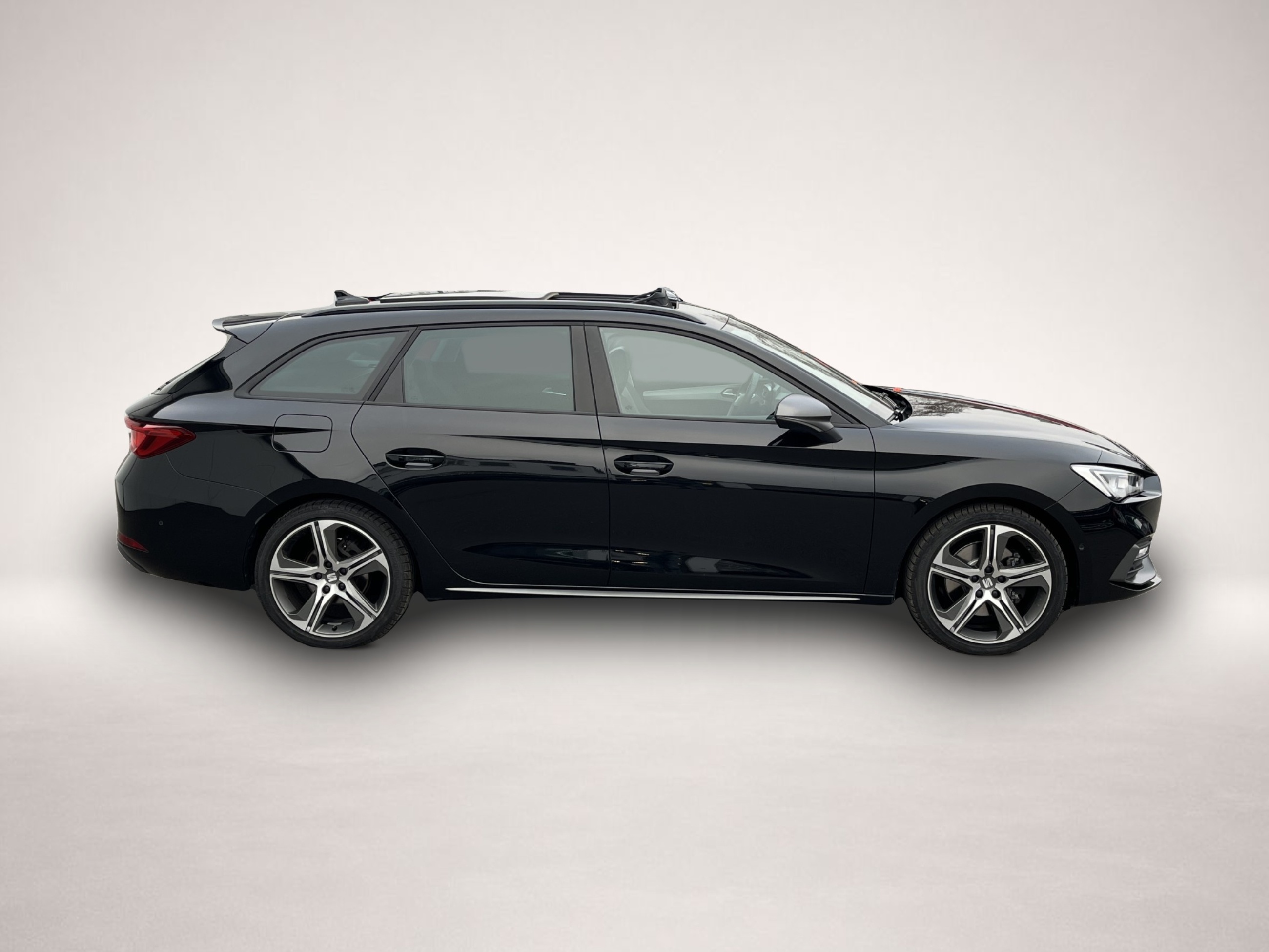 Fotografie des Seat Leon SP 2.0 TDI DSG FR-Line AHK Panorama Navi AC