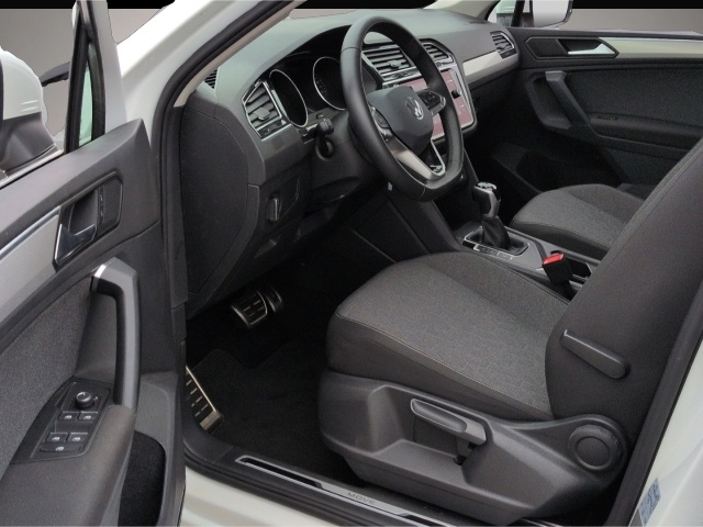 Bild 4 Volkswagen Tiguan MOVE 1.5TSI*DSG AHK ACC Navi R-Kam 4xSHZ