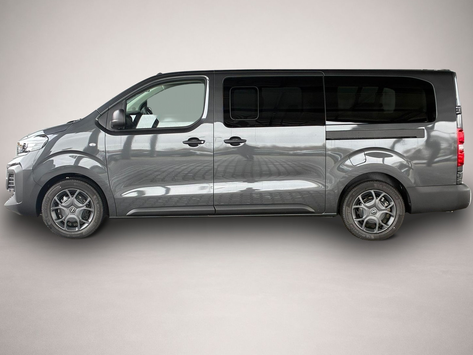 Bild 2 Opel Vivaro Kombi XL 2.0 Diesel Automatik 177 PS / 9