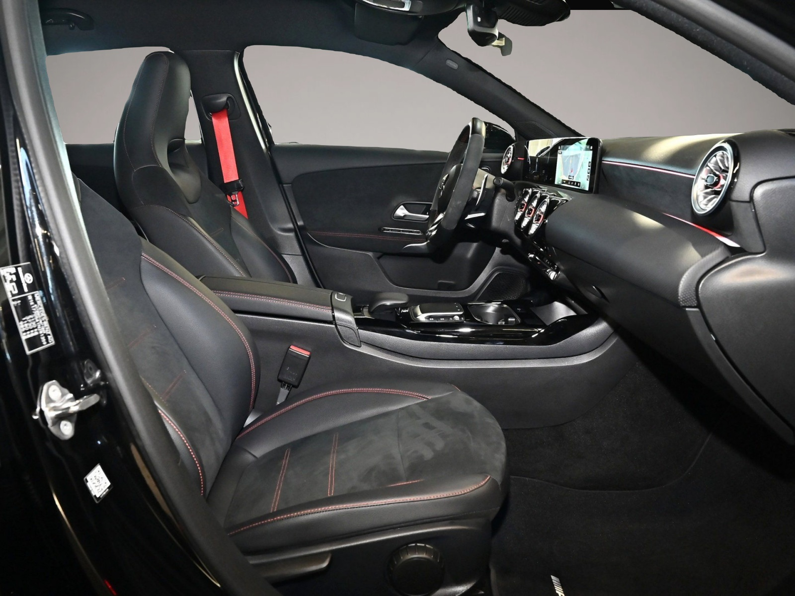 Bild 2 Mercedes-Benz A 45 AMG