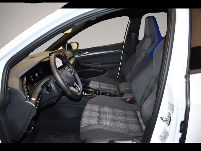 Bild 3 Volkswagen Golf 8 VIII 1.5 eTSI Hybrid DSG GTE Black Style