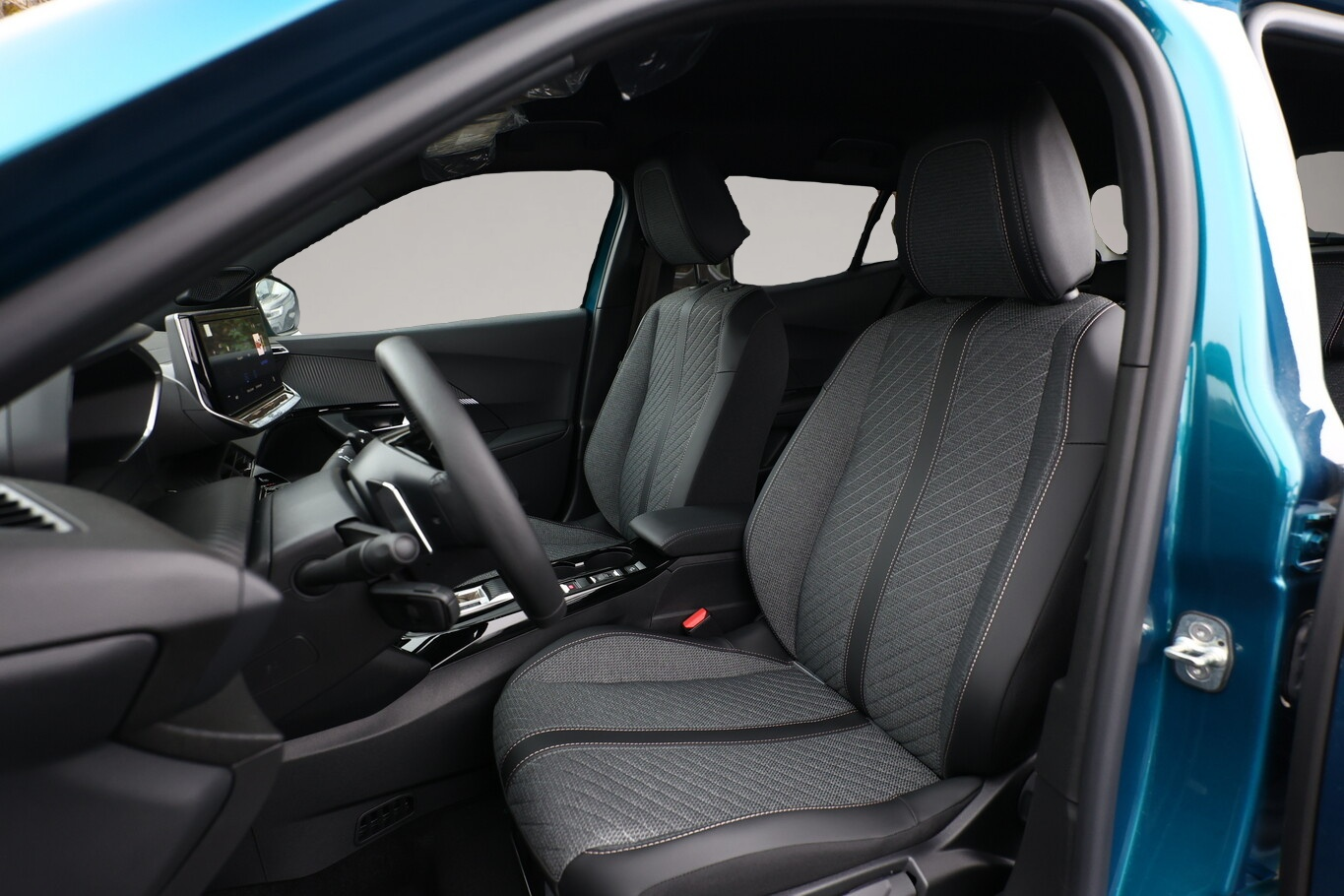 Bild 6 Peugeot 2008 Hybrid Allure Nav Keyl ACC 360° AWR SHZ BT