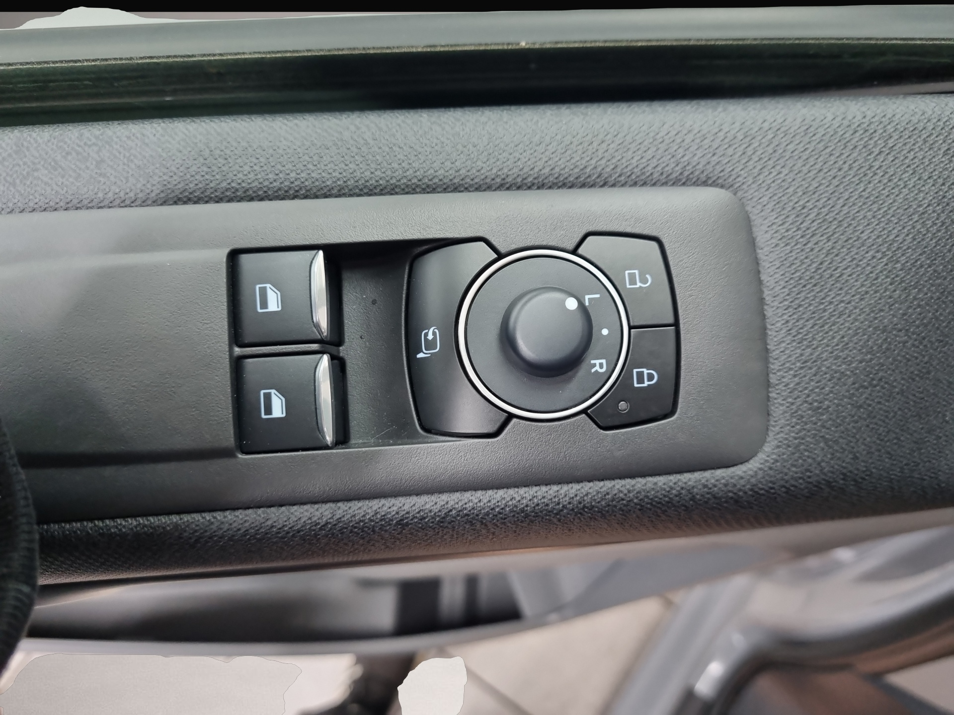 Ford Tourneo Custom Tourneo Custom Titanium L1 AHK Bluetooth Navi LE - Thumbnail 8