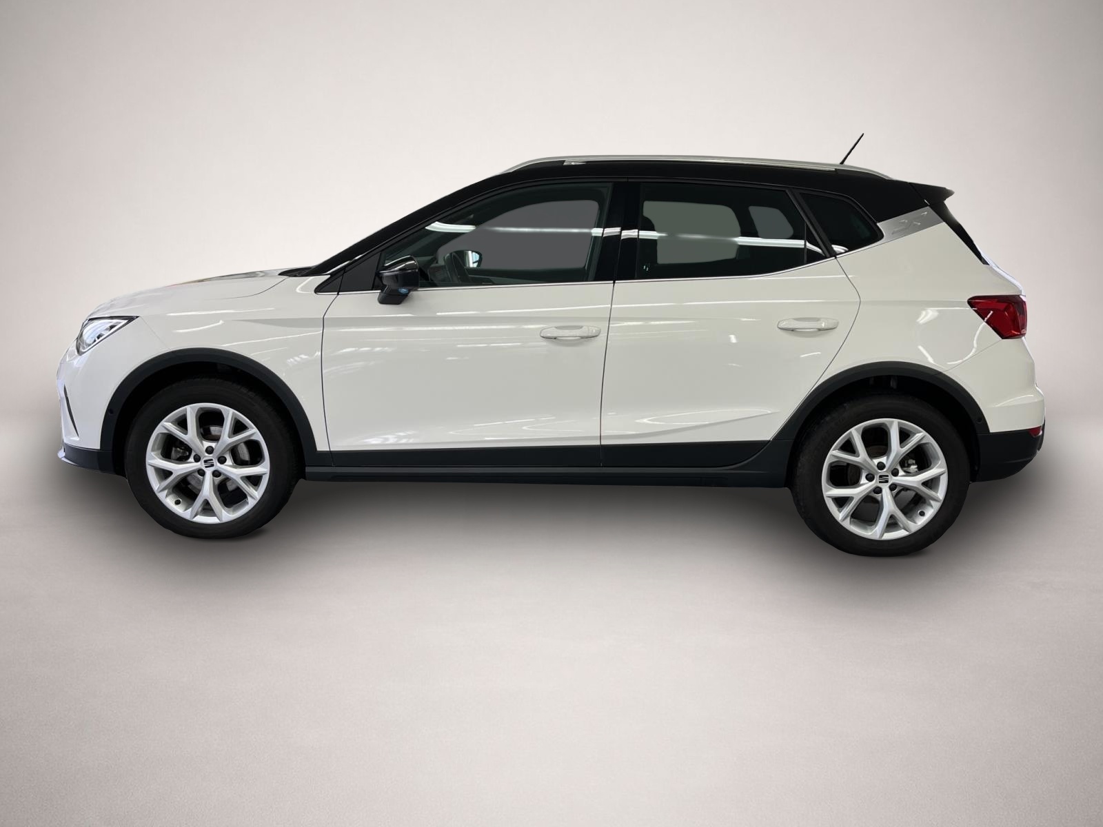 Bild 3 Seat Arona 1.0 TSI DSG AB186EUR FR NAVI REAR VIEW SHZ