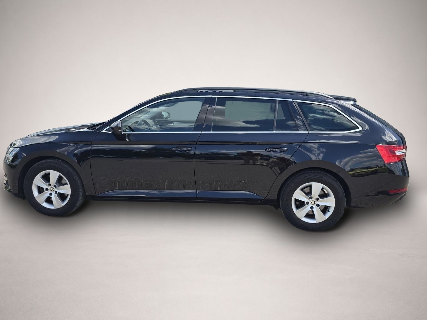Fotografie des Skoda Superb Combi 2.0 TDI DSG SMART-LINK+VIRTUAL-COCK