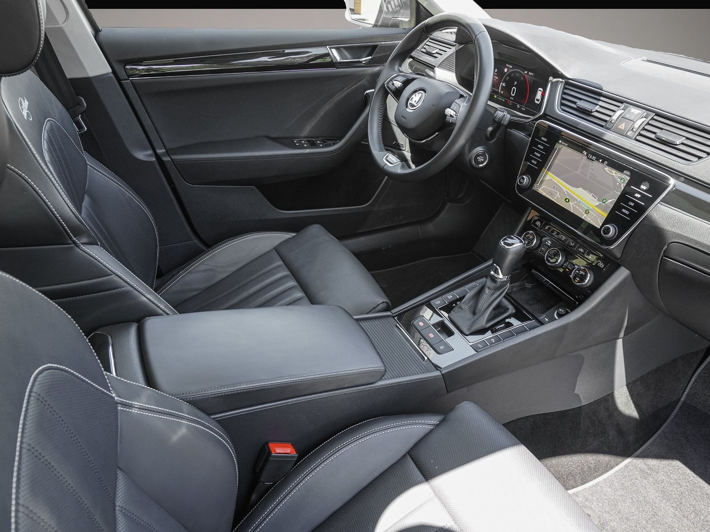 Bild 6 Skoda Superb Combi 2.0 TDI DSG Laurin & Klement