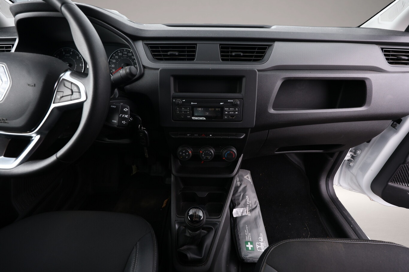 Bild 7 Renault Express Extra TCe 100 FreiSprech AHK DAB BT USB