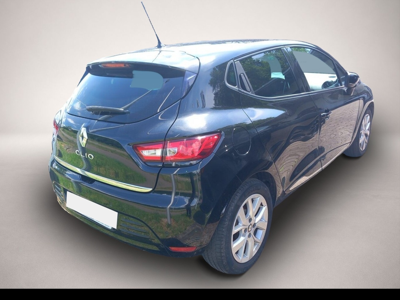 Bild 3 Renault Clio IV 0.9 TCe 90 Limited Nav PDC KeyL SHZ 16Z