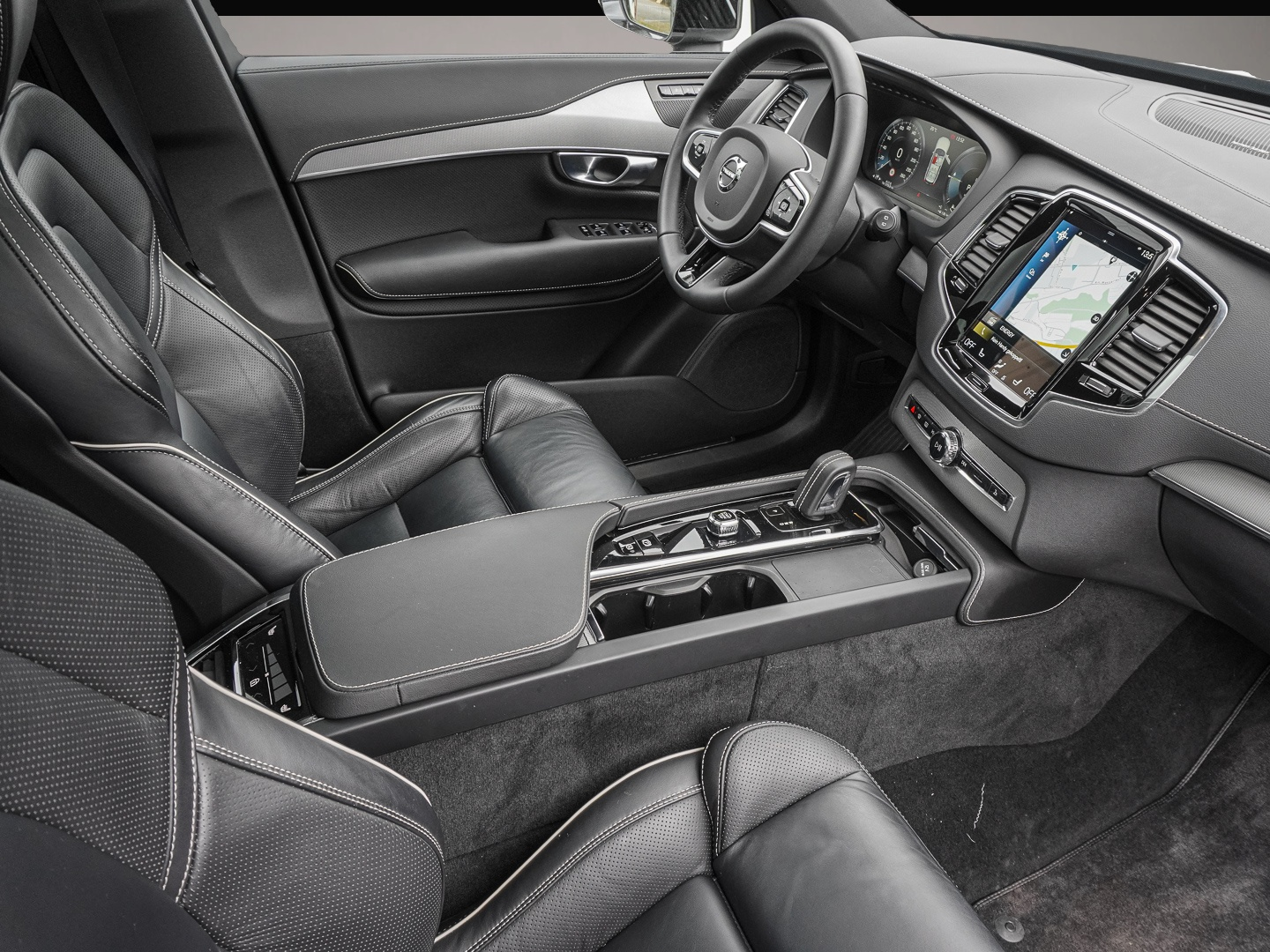 Bild 3 Volvo XC90 R Design Edition Recharge Plug-In Hybrid AW