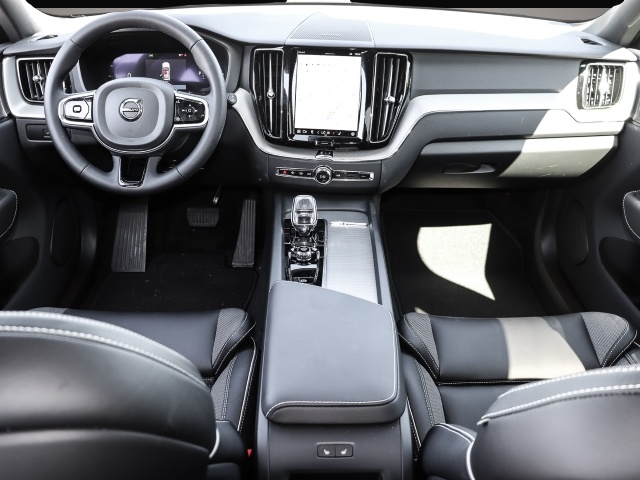 Bild 4 Volvo XC60 Plus Dark Recharge Plug-In Hybrid AWD T8 Tw