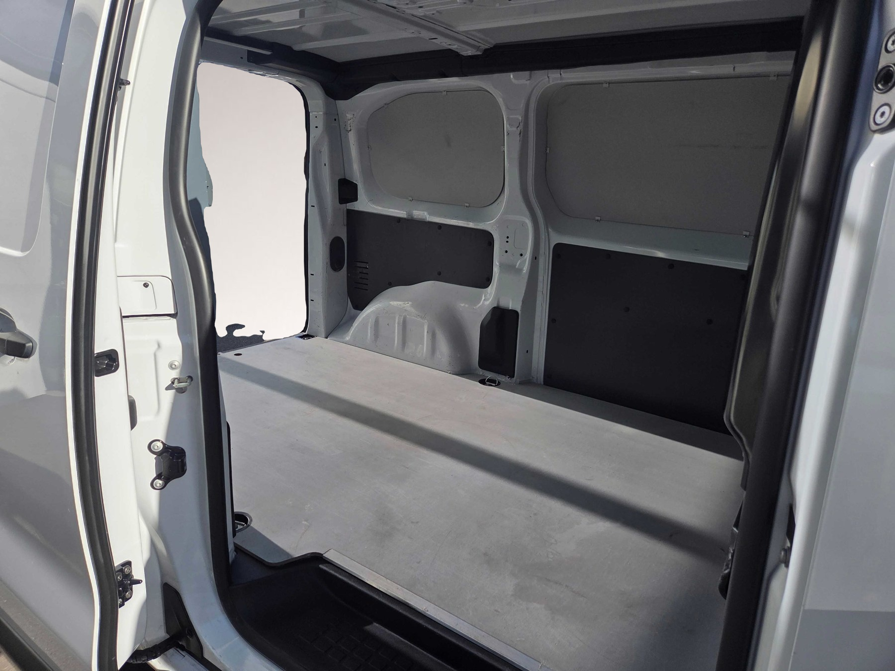 Bild 3 Fiat Other Scudo L2 KaWa 120,Klima,DAB,LR Boden