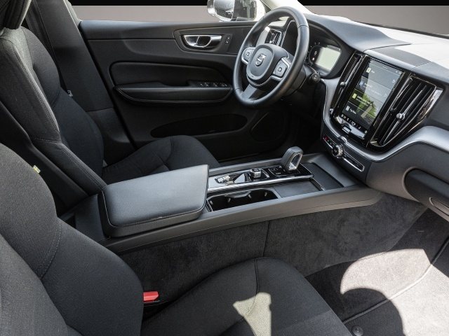 Bild 6 Volvo XC60 Momentum Pro 2WD Digitales Cockpit Soundsys