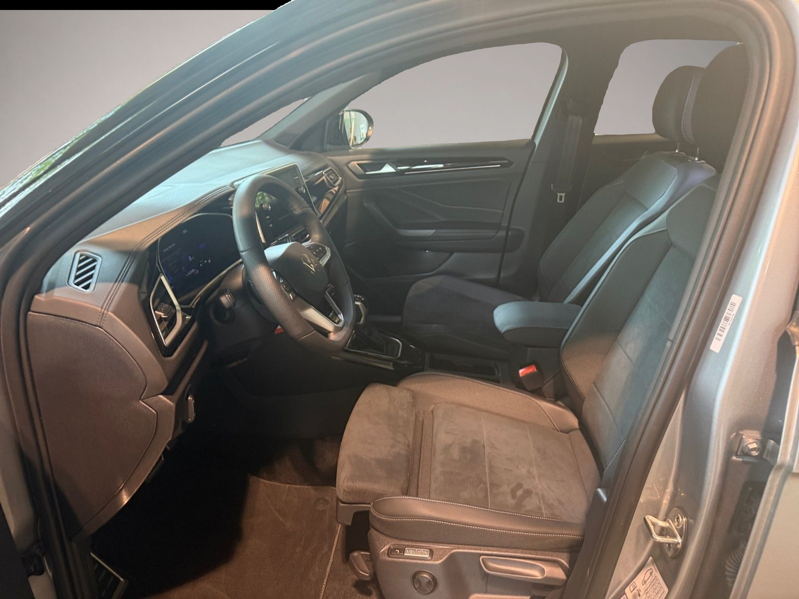 Bild 9 Volkswagen T-Roc 1.5 TSI DSG R-Line *AHK*Kamera*LED*Navi*