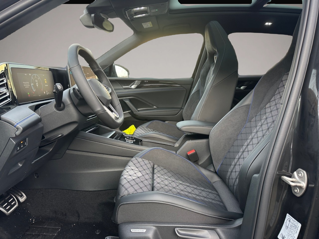 Bild 5 Volkswagen Tiguan R-Line Edition 2.0 TDI 4Motion 193PS DSG