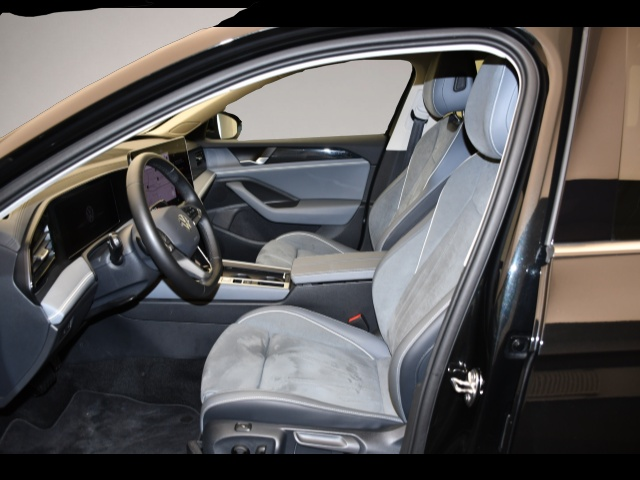 Bild 3 Volkswagen Passat Var. 1.5 eTSI DSG Business DCC/Massage/Cl