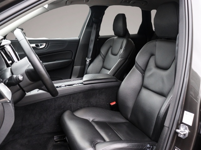 Bild 6 Volvo XC60 Momentum Pro 2WD B4 Benzin EU6d Leder Digit