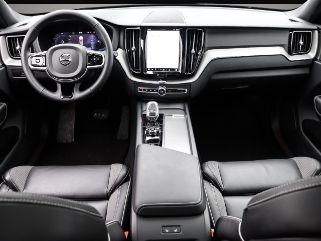 Bild 4 Volvo XC60 Plus Dark Recharge Plug-In Hybrid AWD T8 Tw