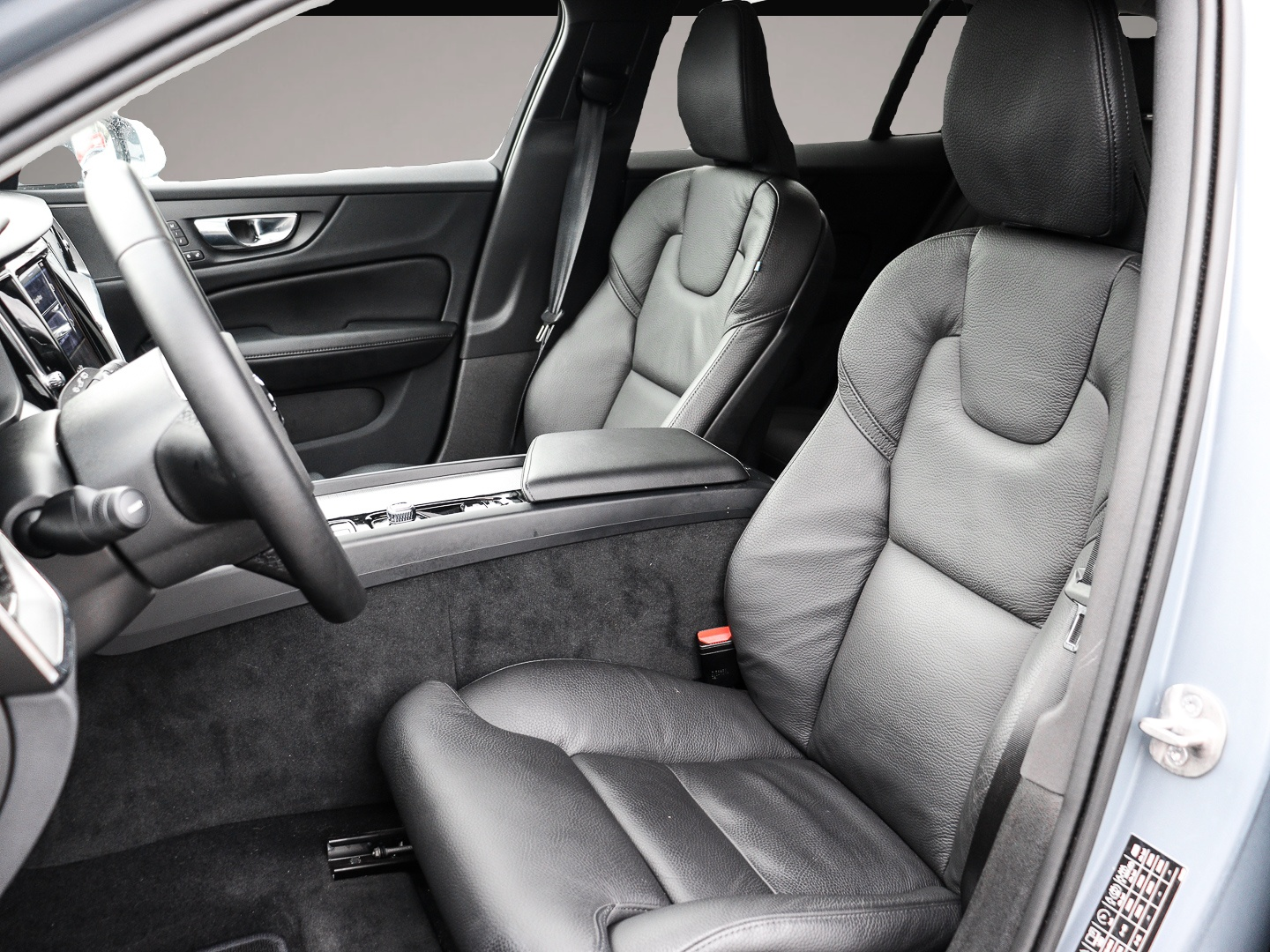 Fotografie 6 des Volvo V60 Kombi Core B3 Benzin EU6d AHK Digitales Cock
