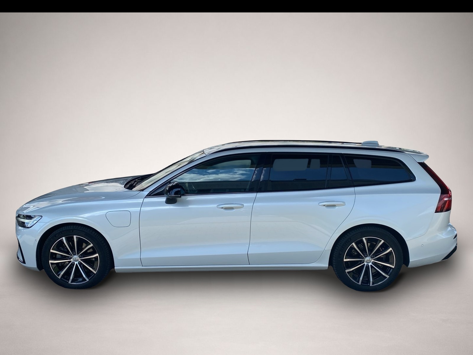 Bild 2 Volvo V60 T8 Plus Dark Recharge AWD*AHK*WiPa*MMY*4xShz