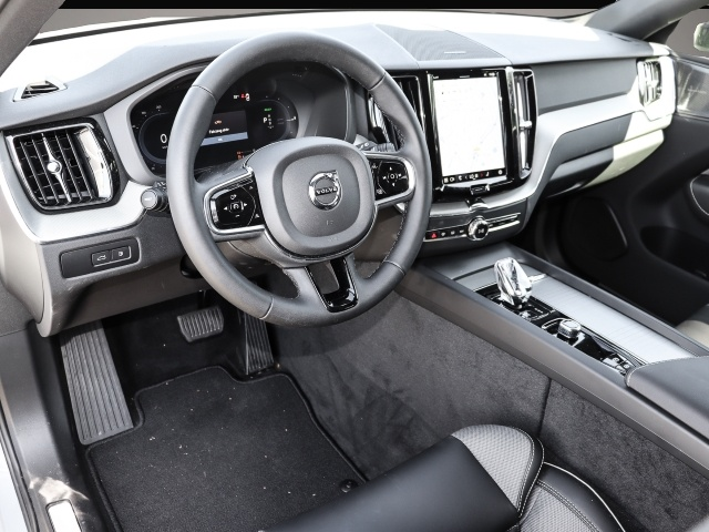 Bild 3 Volvo XC60 Plus Dark Recharge Plug-In Hybrid AWD T8 Tw