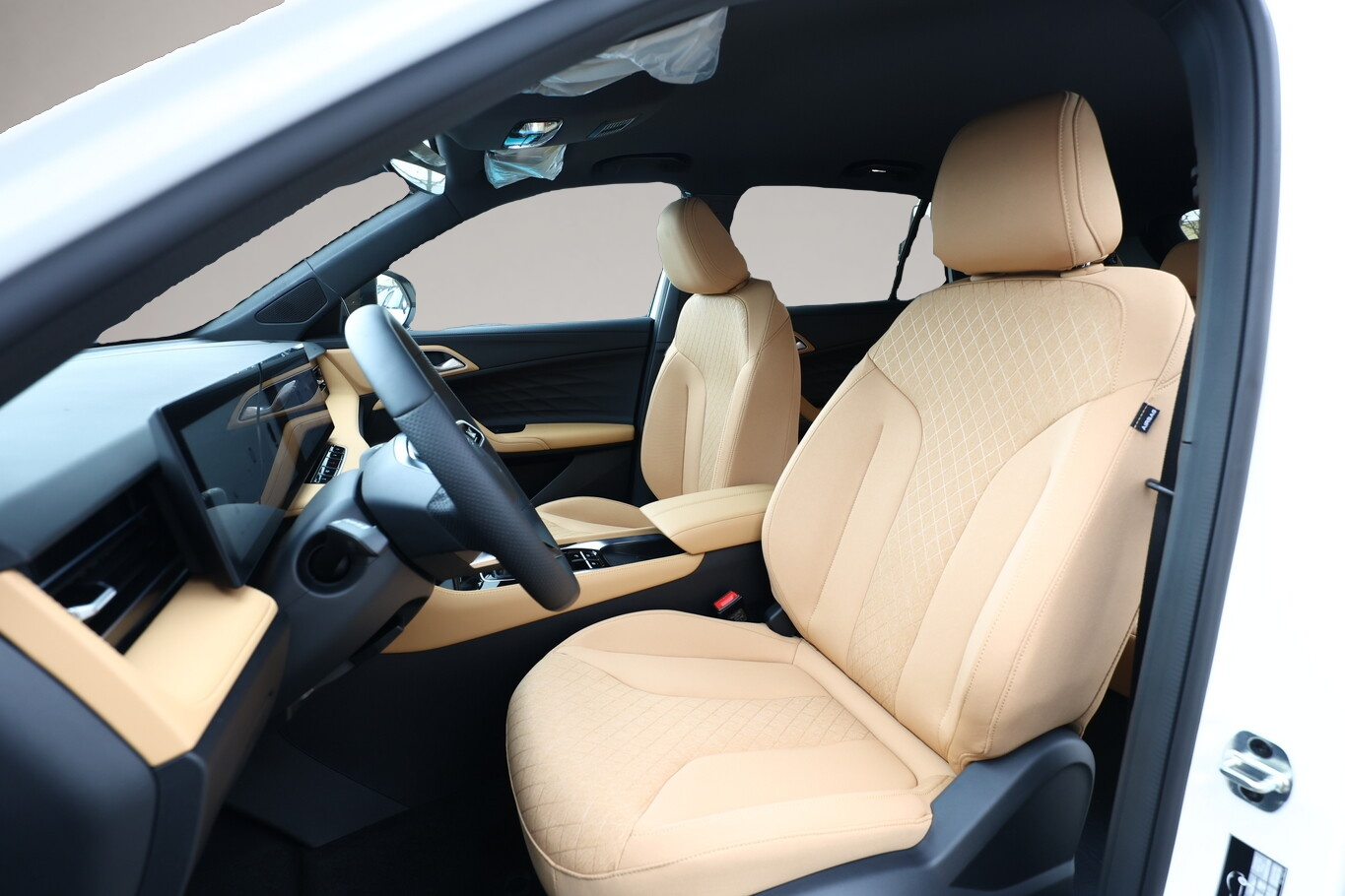 Bild 4 MG HS HEV+ Comfort ACC TotW Kam Nav LED Keyl 19Z