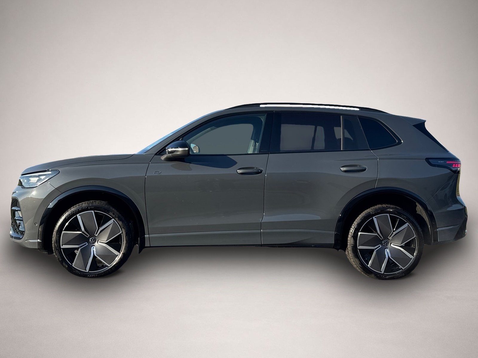 Bild 3 Volkswagen Tiguan R-Line 4Motion TDI DSG|AHK|PANO|BLACK STY