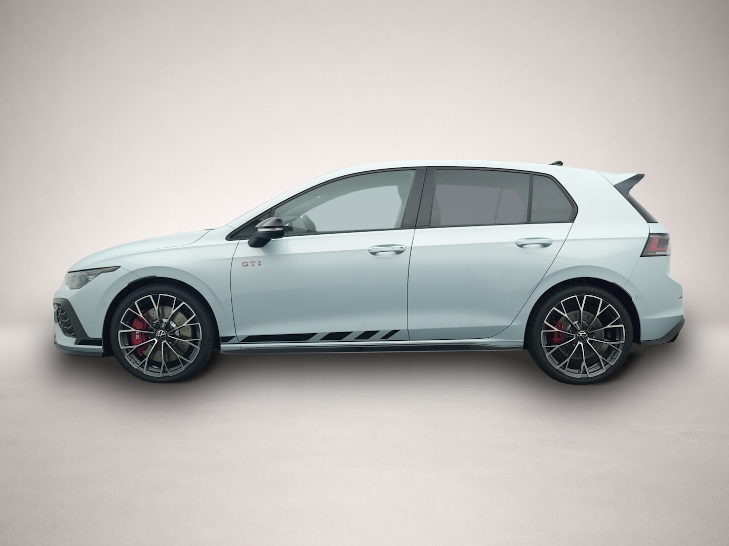 Fotografie des Volkswagen Golf GTI 8 2.0 TSI DSG CLUBSPORT 5-J-GAR AKRA H&