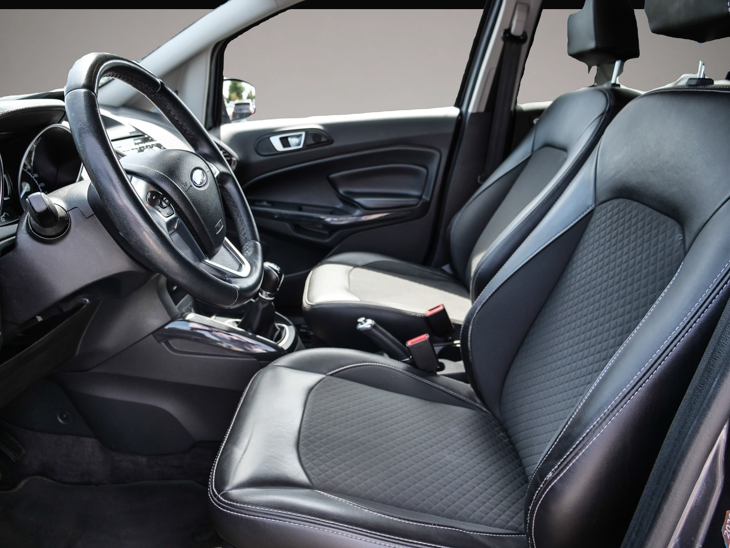 Bild 4 Ford EcoSport S Sportpaket DAB SHZ Keyless Start Alar
