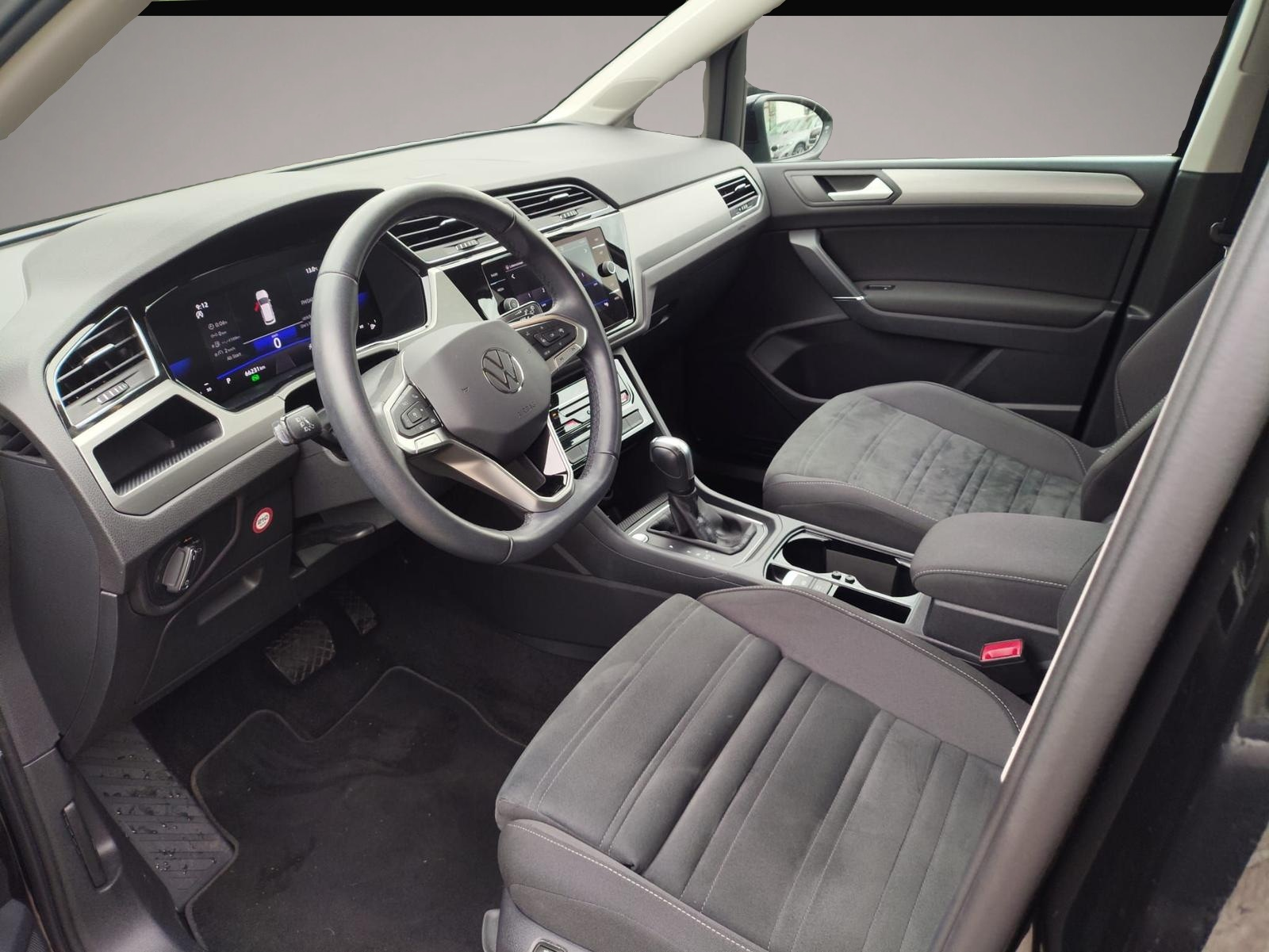 Bild 5 Volkswagen Touran 1.5TSI DSG Comfortline 7-Si. Navi PDC SHZ