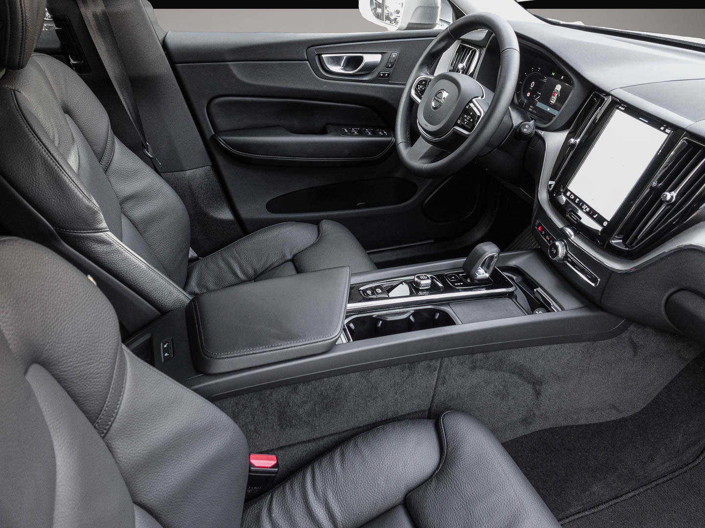 Bild 3 Volvo XC60 Plus Bright Recharge Plug-In Hybrid AWD T8