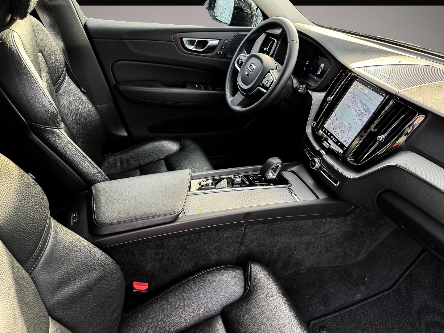 Bild 3 Volvo XC60 Plus Dark 2WD StandHZG El. Panodach Digital