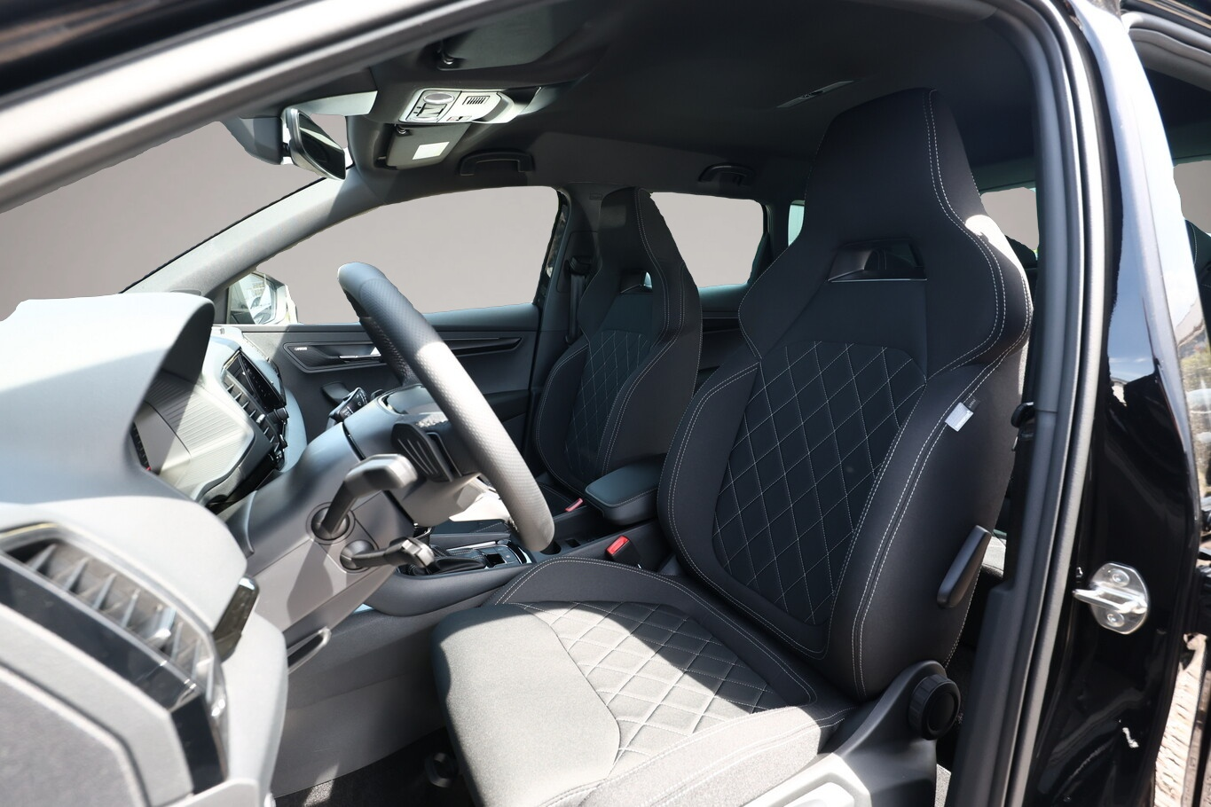 Bild 5 Skoda Karoq DSG Sportl Matrix Nav 360 Canton ACC Kessy