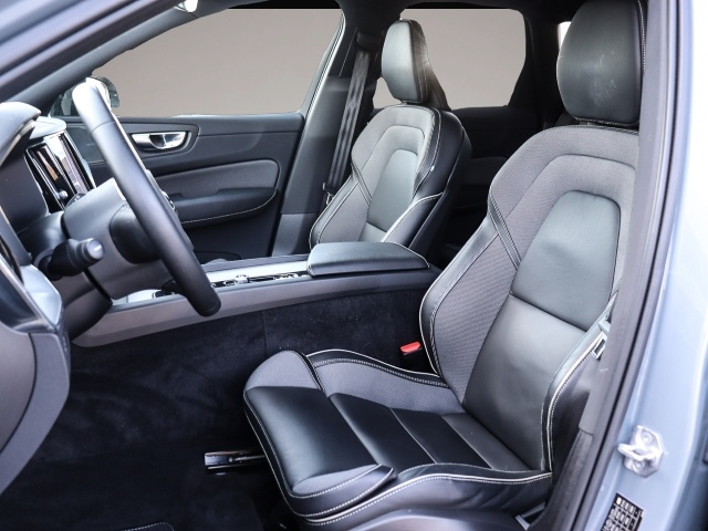 Bild 6 Volvo XC60 R Design 2WD AHK Leder Digitales Cockpit Me
